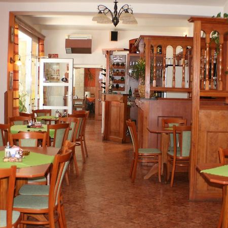 Pension-Restaurace Lugano Hřensko Esterno foto