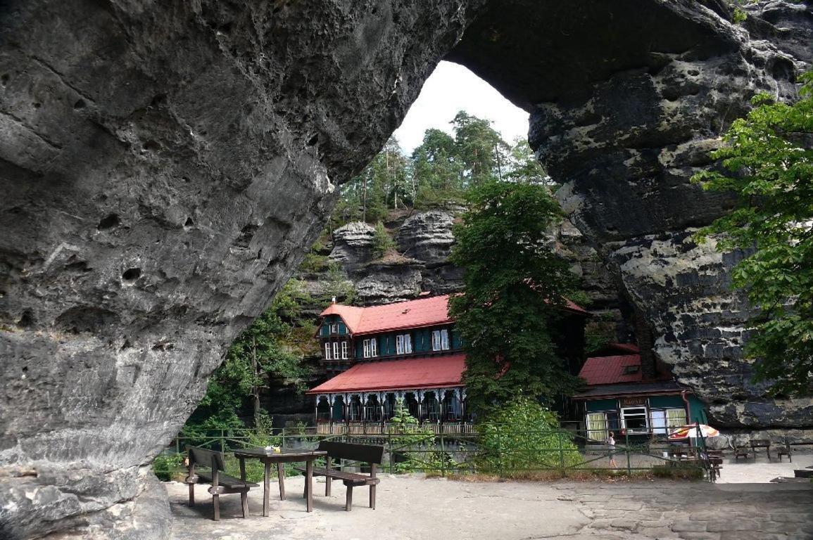 Pension-Restaurace Lugano Hřensko Esterno foto