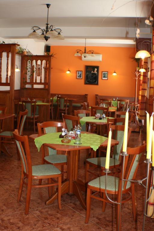 Pension-Restaurace Lugano Hřensko Esterno foto