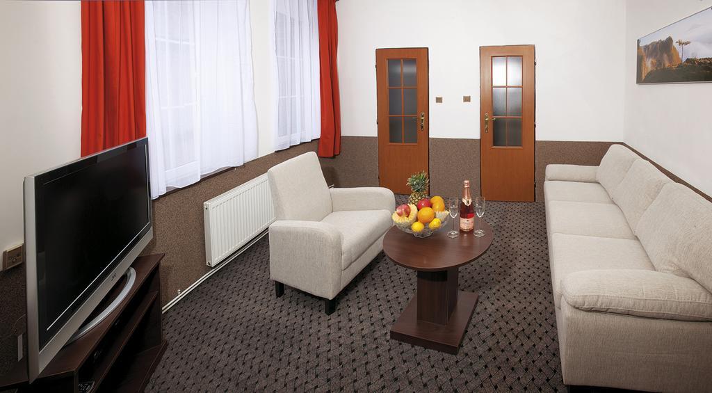 Pension-Restaurace Lugano Hřensko Esterno foto