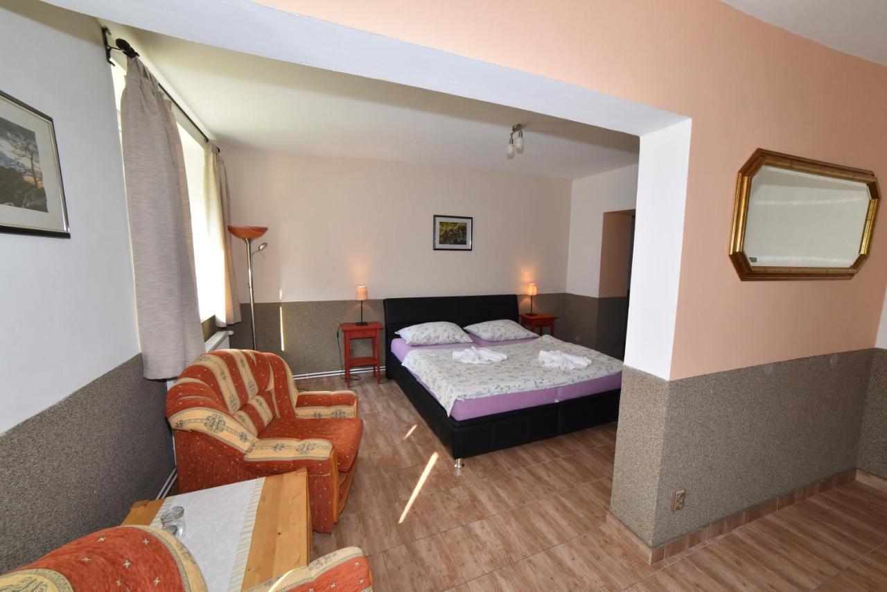 Pension-Restaurace Lugano Hřensko Esterno foto